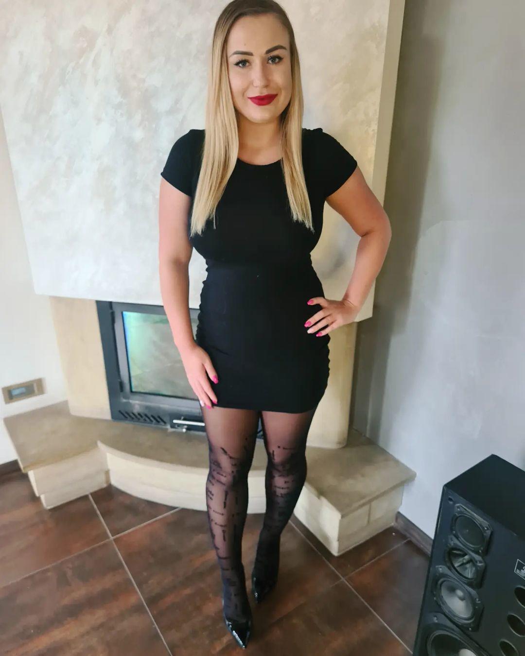 Bloondi21 / bloondi_21 Nude OnlyFans Leaks 1