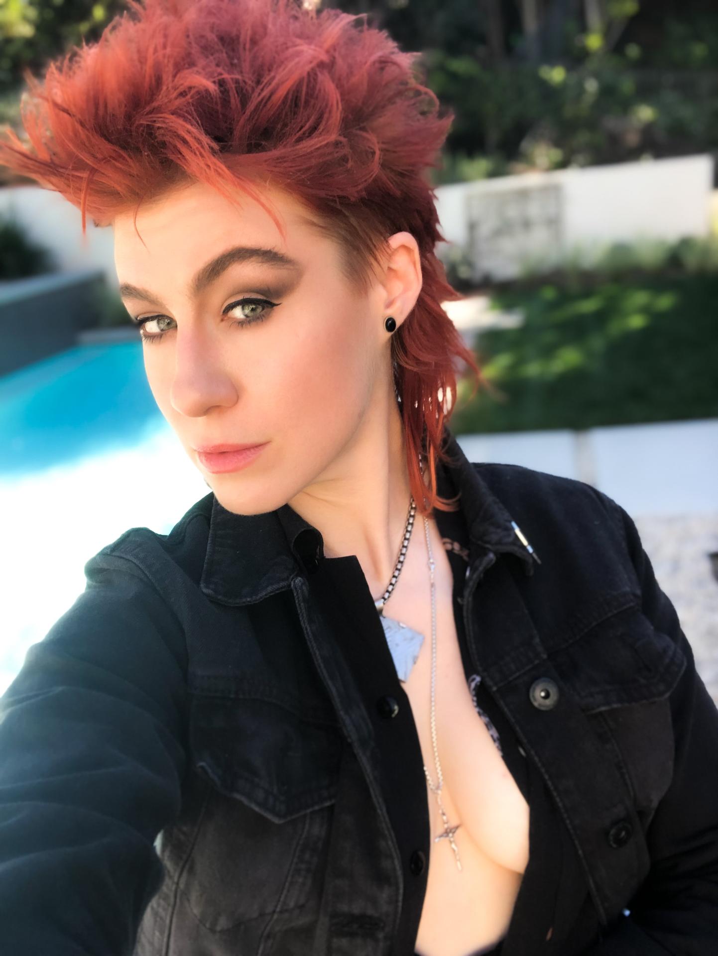 Comicbookgirl19 / pirateflagnislandgirl Nude OnlyFans Leaks 1