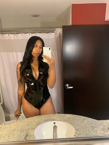 Aritheamazon / Ari T / Arrianathedomme / Ebony Kink Queen / The ebony amazon / ari_amazon / azriatheamazon Nude Leaks OnlyFans Photo 20