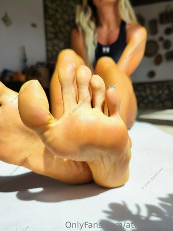 atomictoez / atomictoezz Nude Leaks OnlyFans Photo 18