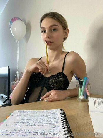 badsofiaaa Nude Leaks Photo 27