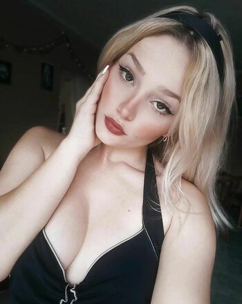 Pixiecatt / Kiki Sakura / _pixie__cat_ Nude Leaks OnlyFans Photo 9