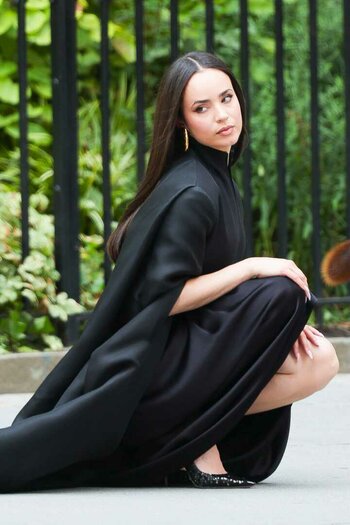 SofiaCarson Nude Leaks Photo 5