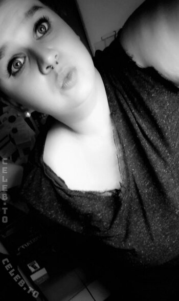 SophieSchmande / https: / sophie_schmande Nude Leaks Photo 2