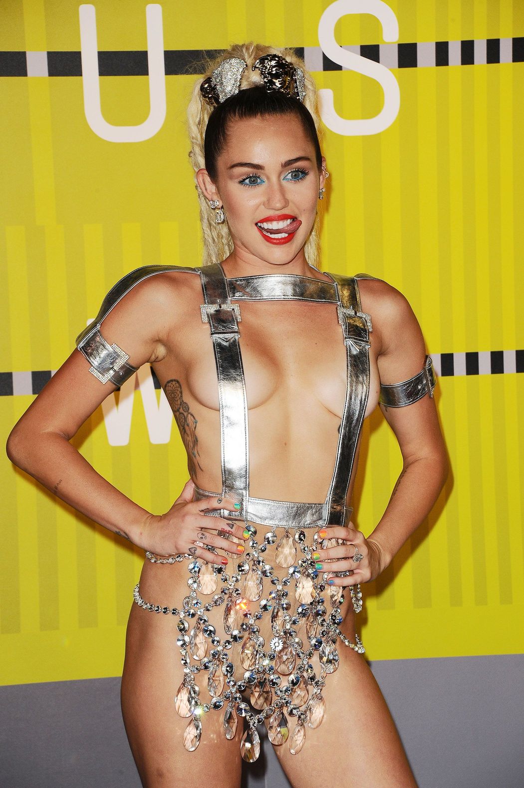 Miley-Cyrus-Sexy-36