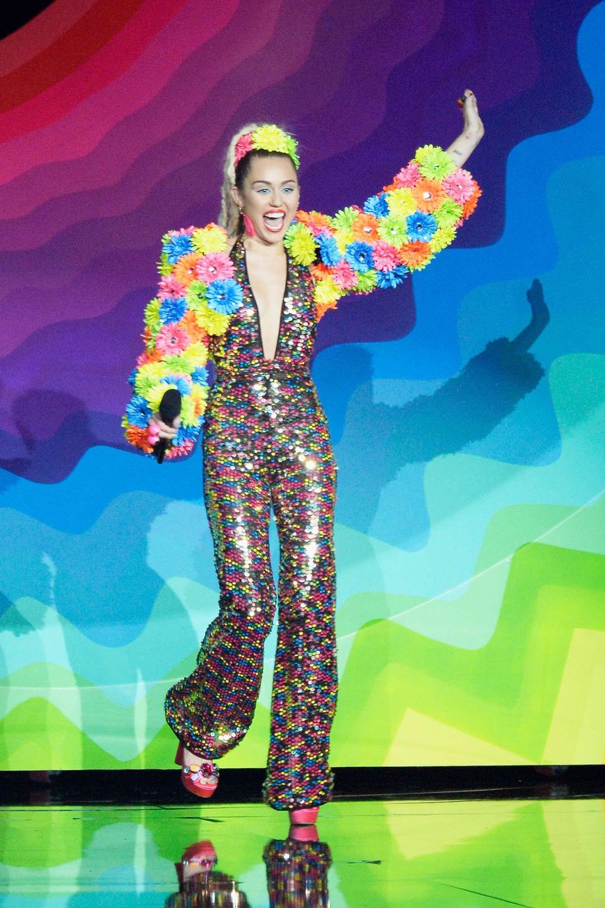 Miley-Cyrus-Sexy-4