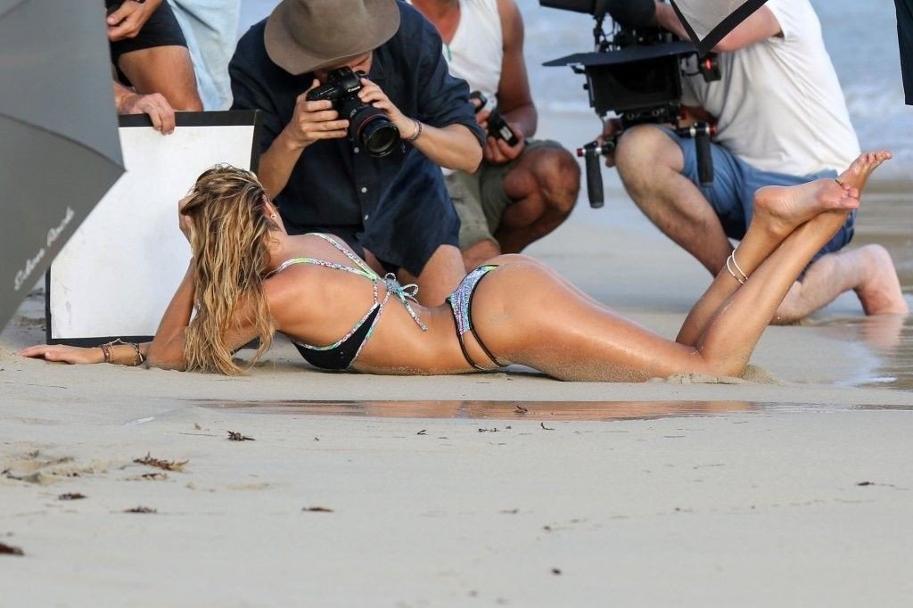 Candice-Swanepoel-Sexy-15