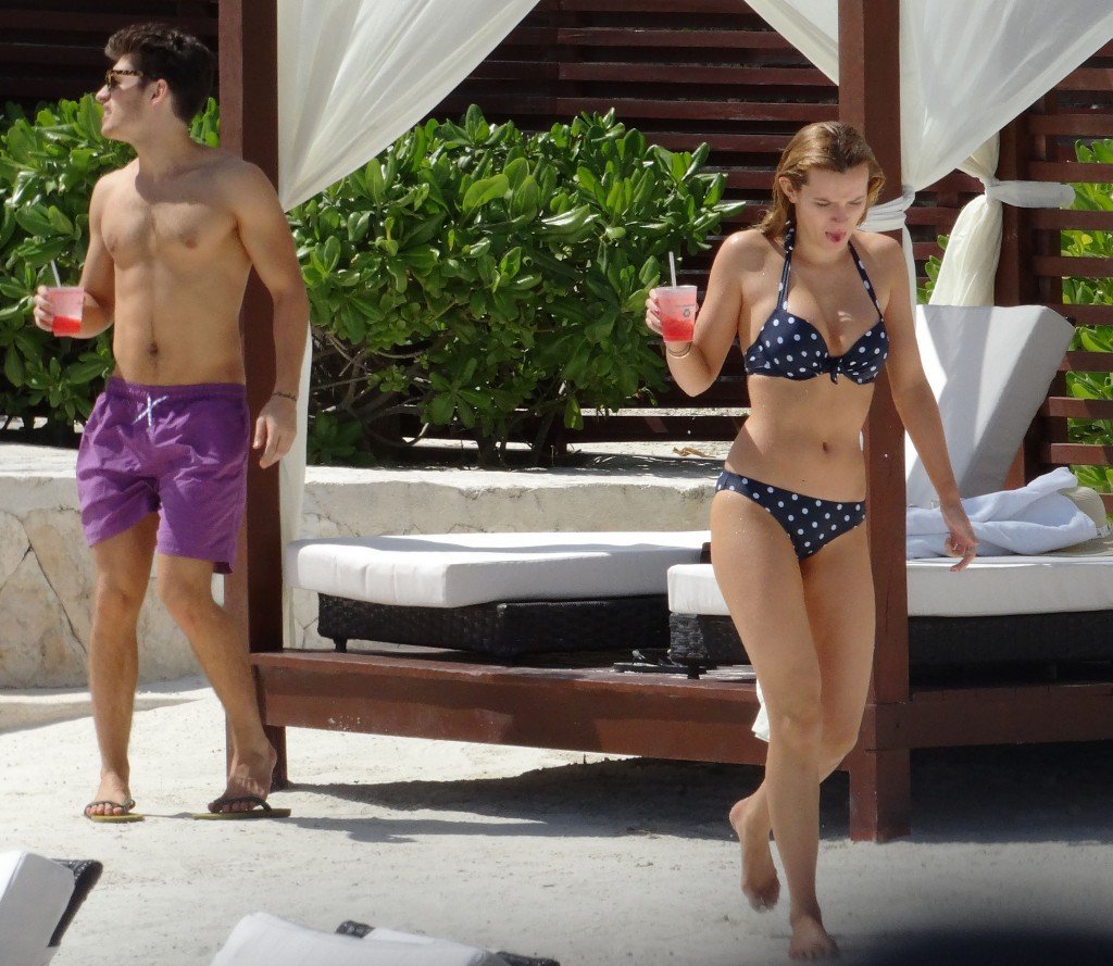 Bella-Thorne-in-Bikini-15