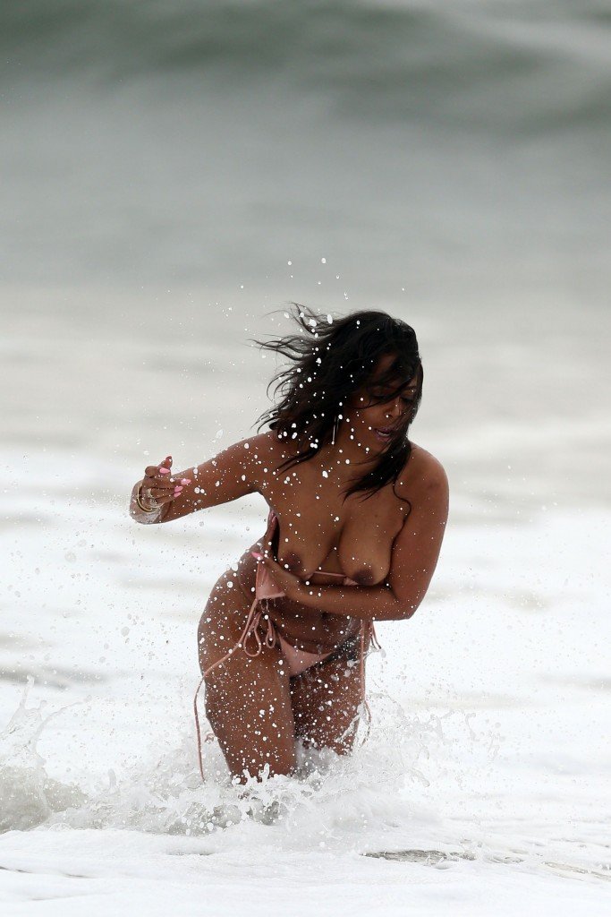 Sundy Carter Wardrobe Malfunction 35