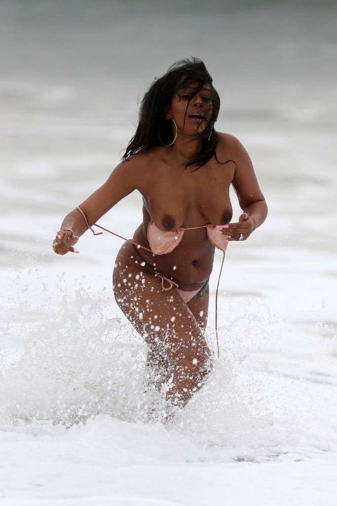 Sundy Carter Wardrobe Malfunction 36