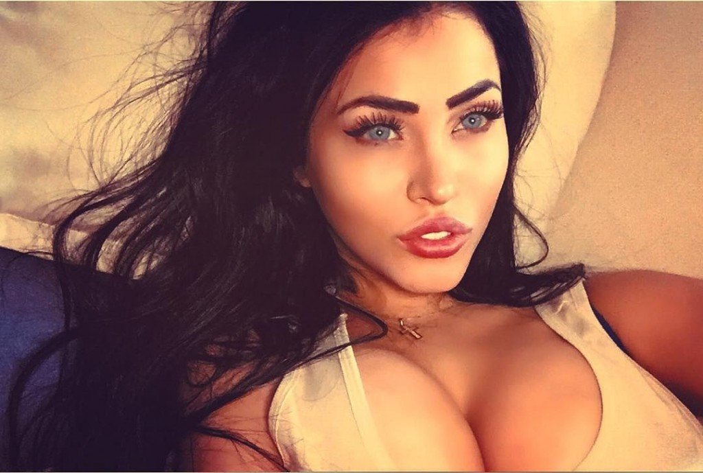 Claudia Alende Nude Sexy 10