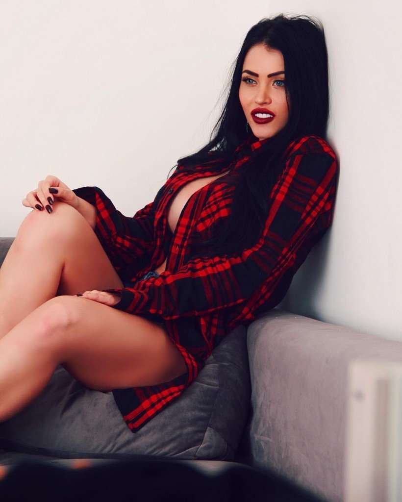 Claudia Alende Nude Sexy 76