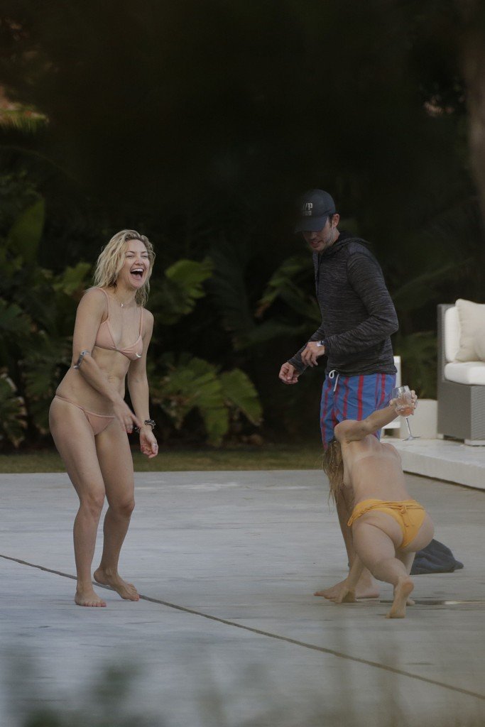 Kate Hudson Sexy 6