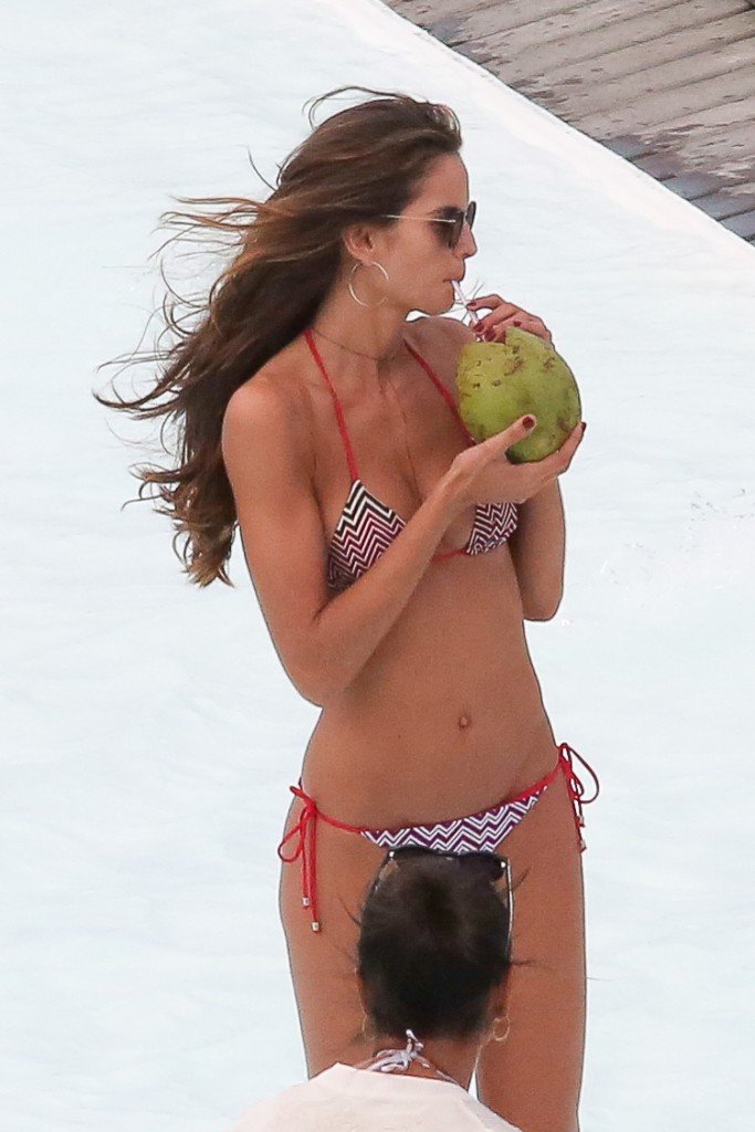 Izabel Goulart Sexy 10