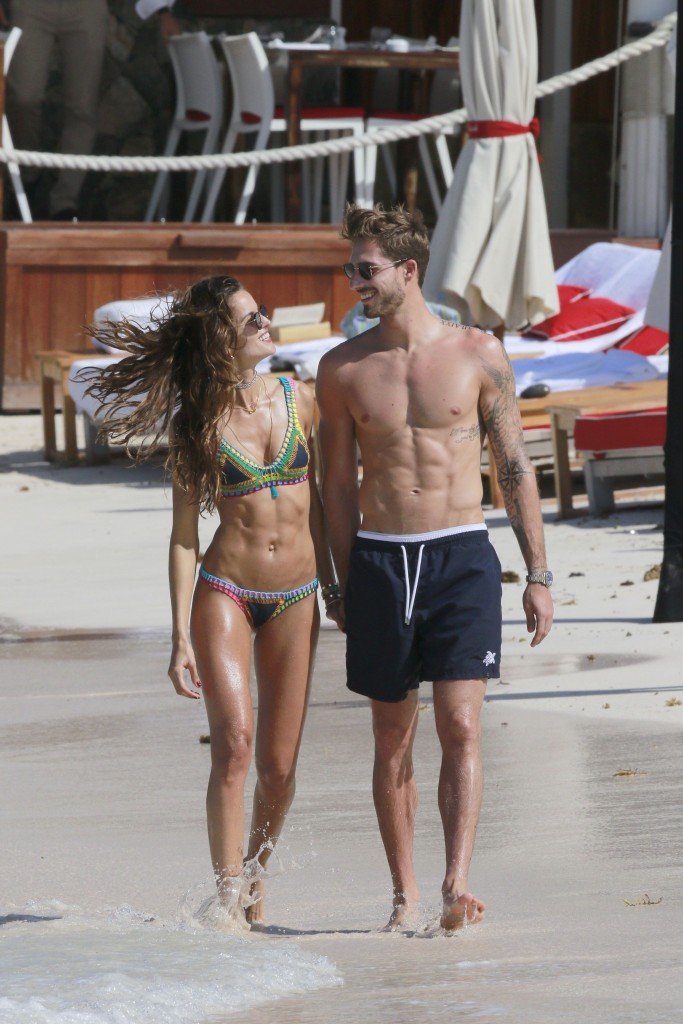 Izabel Goulart Sexy thefappening.so 11