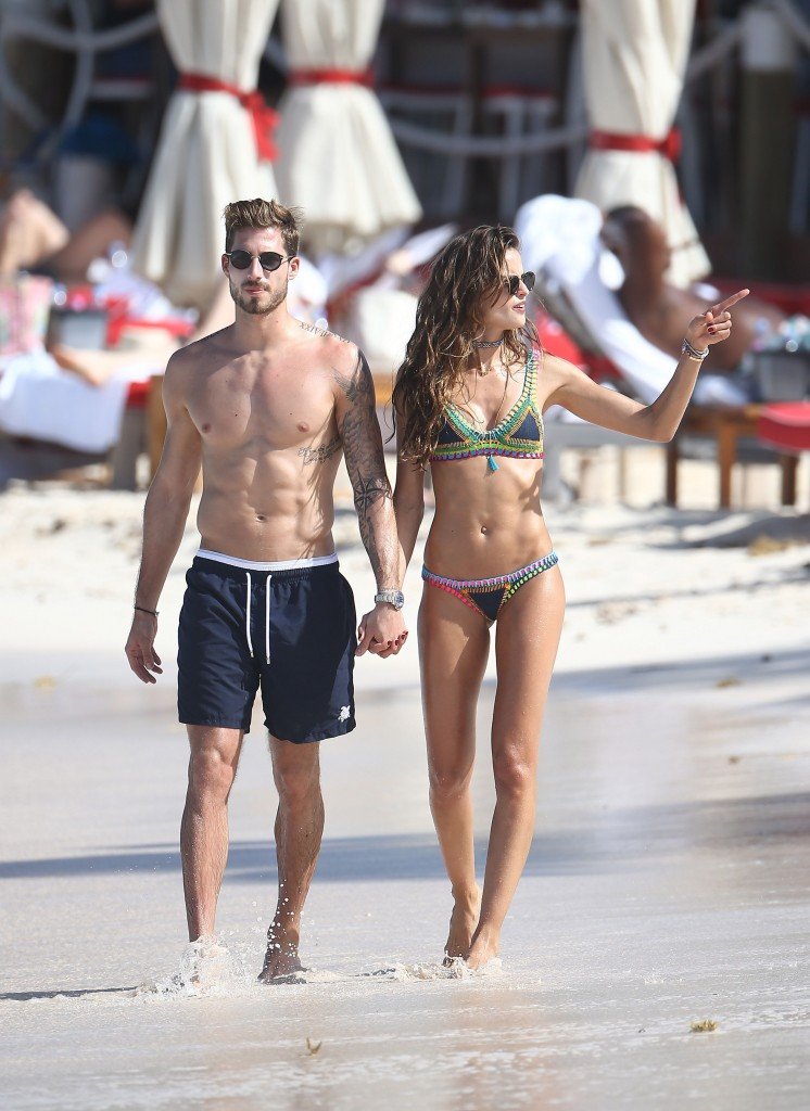 Izabel Goulart Sexy thefappening.so 56