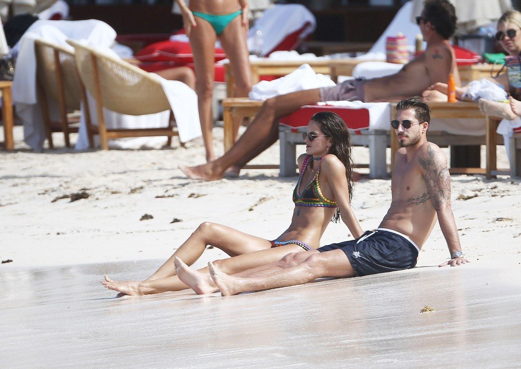 Izabel Goulart Sexy thefappening.so 77