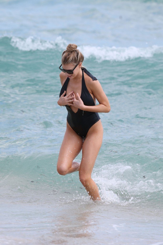 Charlotte McKinney Sexy 96 thefappening.so